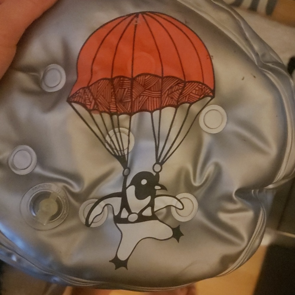Vintage parachuting penguin blow up duffle - Picture 2 of 5